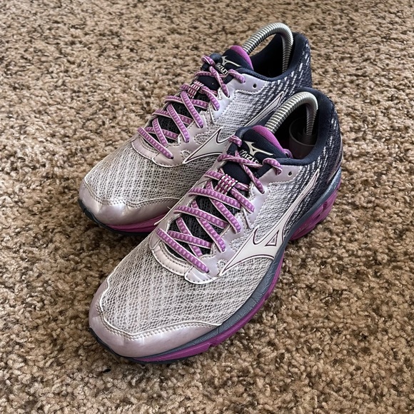 Mizuno Shoes - Mizuno Wave Rider 19 Running Shoes Women’s Size 8